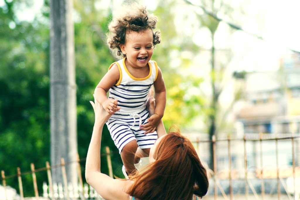 Play With Me, Mommy: What Your Child is Really Saying 