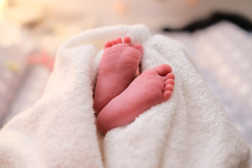 Newborn baby toes